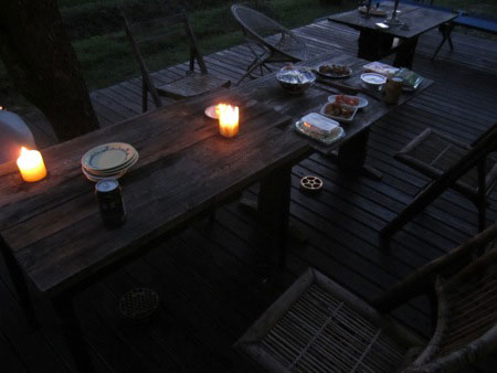 An attempt to eat outside
