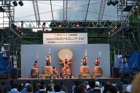 Young taiko drummers