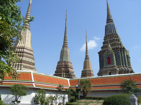 Chedis in Wat Pho