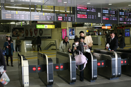 Easy Walking at Shinjuku Station, January 1, 2009