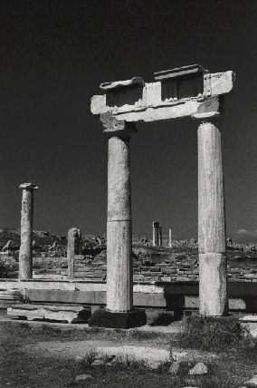 Arch, Delos, 1993